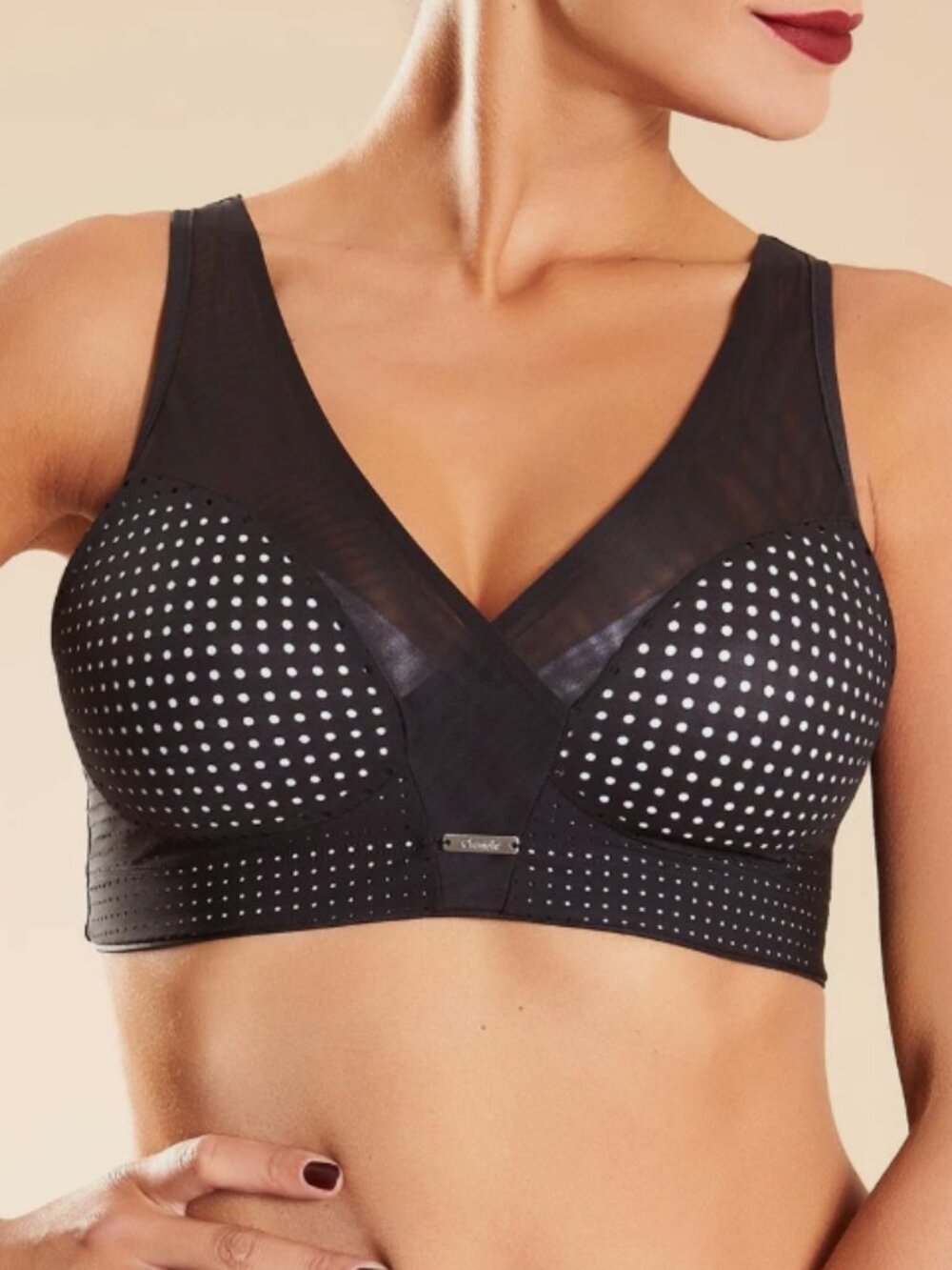 Chantelle Wireless Sports Bra Low Impact Activewear Size L Black Comfort